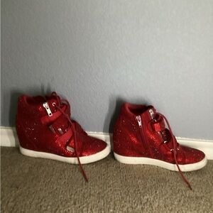 Red bedazzled wedge High-Top Sneakers